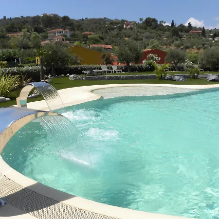 Rebi Village 度假居 因佩里亚