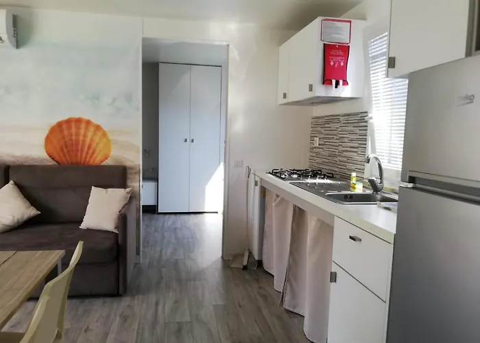 Semesterbostad Rebi Village *