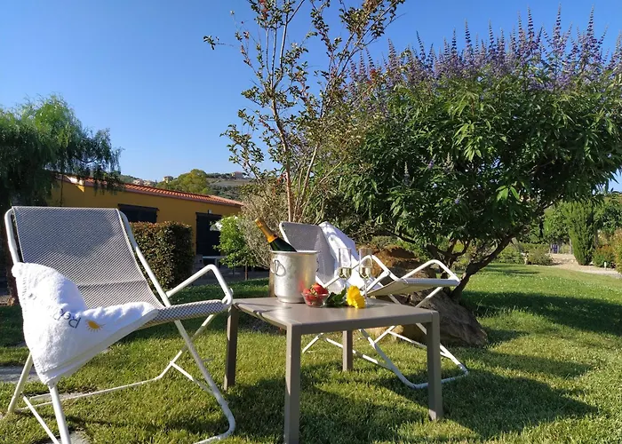 Semesterbostad Rebi Village