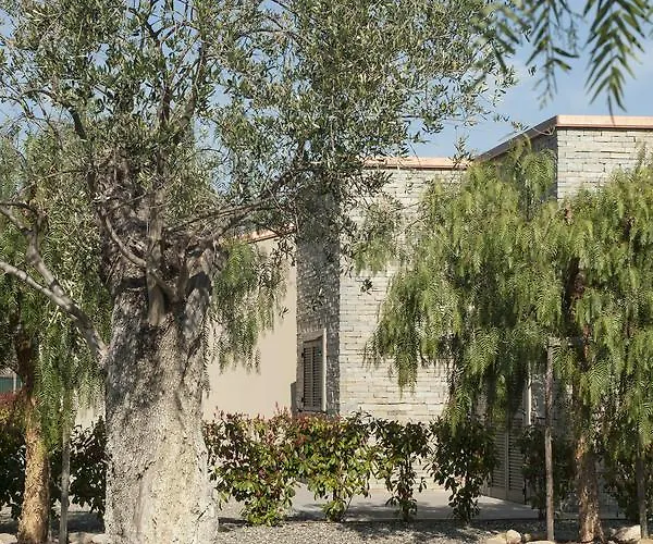 Rebi Village Semesterbostad *