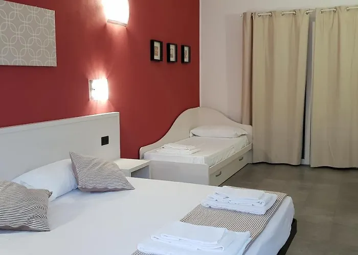 Semesterbostad Rebi Village *